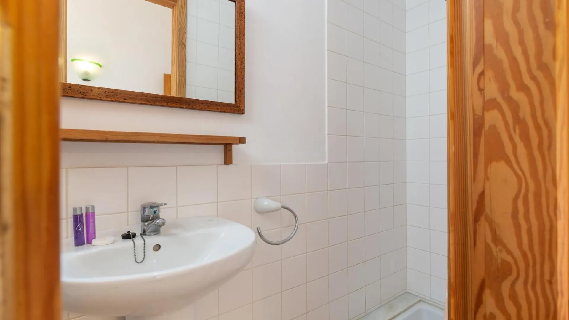 Petit Hotel Hostatgeria La Victoria الكوذيا