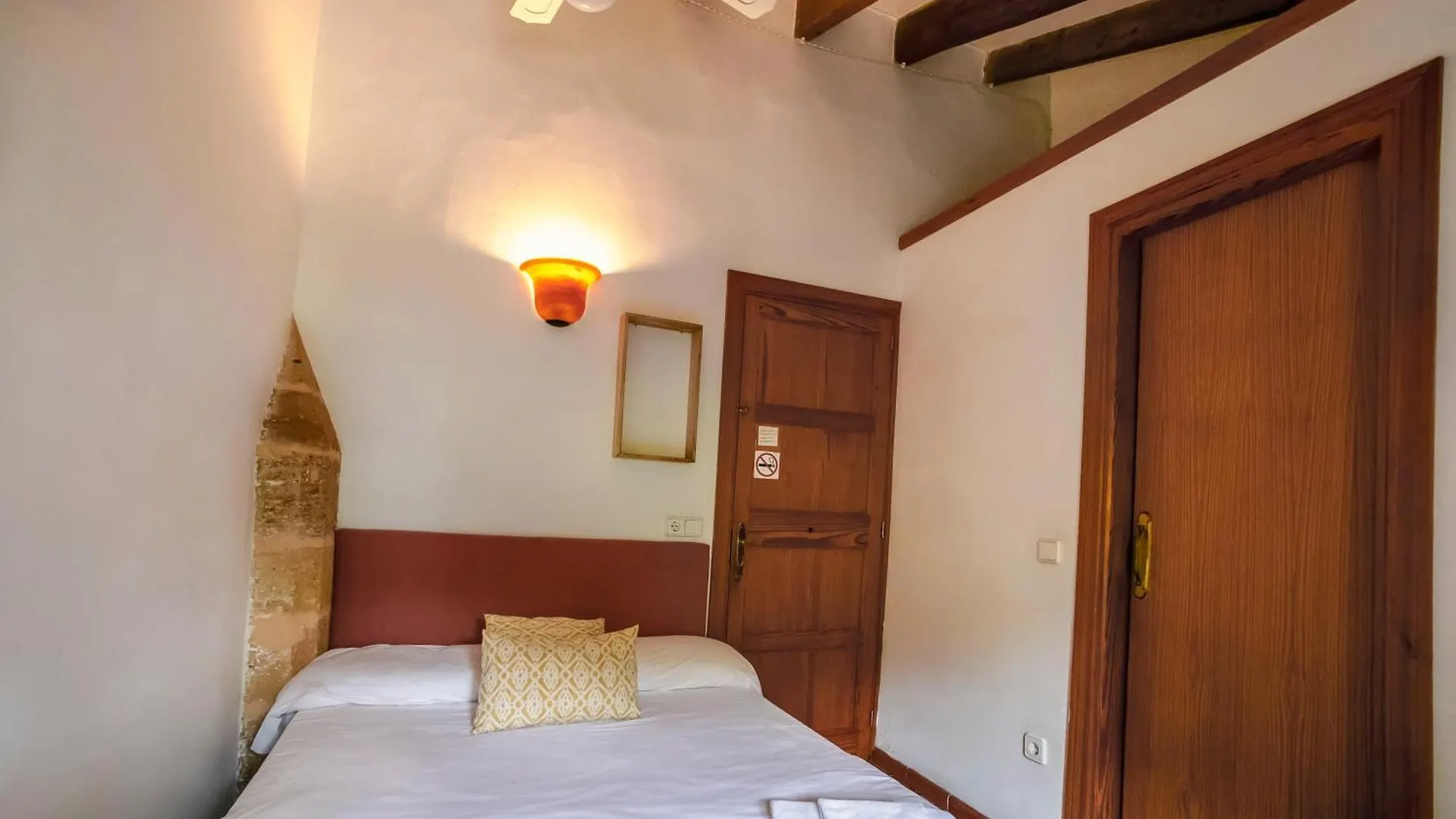 Petit Hotel Hostatgeria La Victoria الكوذيا إسبانيا