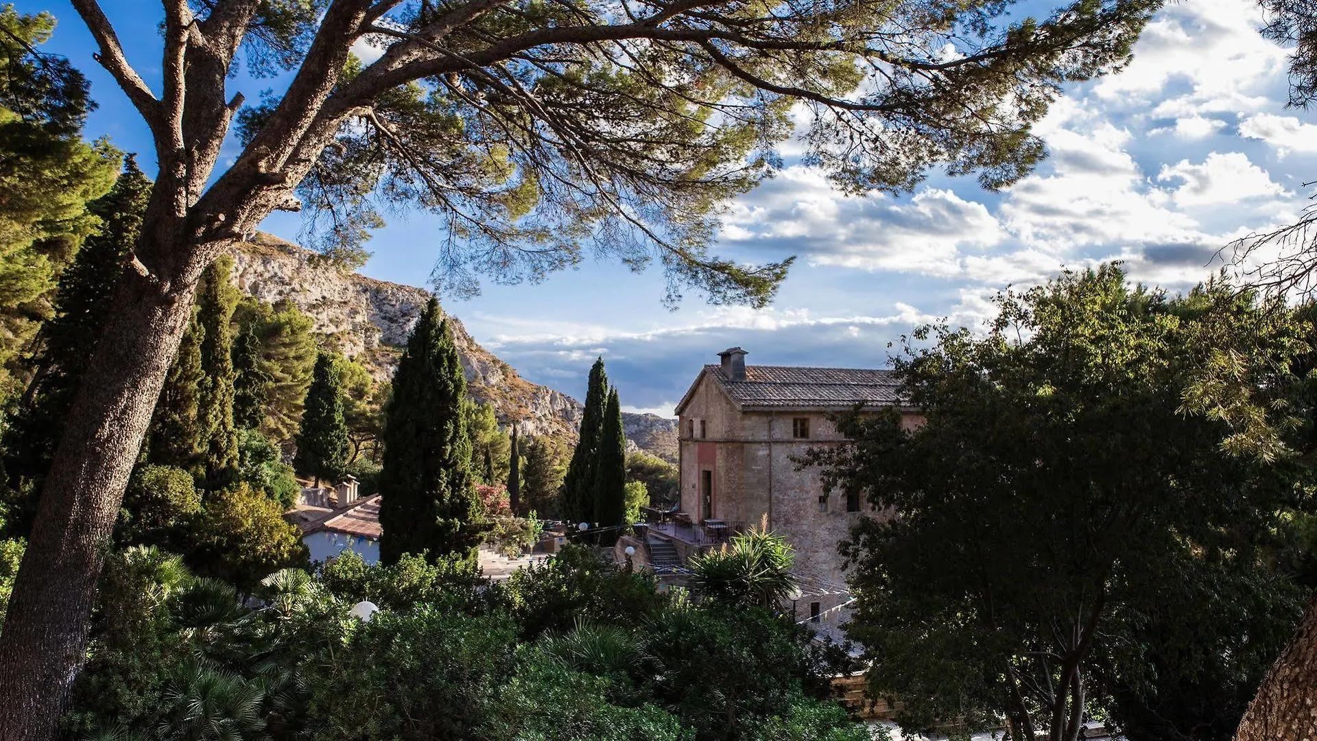 اتصالات Petit Hotel Hostatgeria La Victoria 
